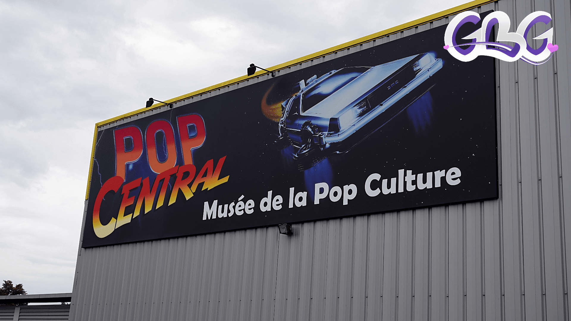 Le panneau d'entrée de "Pop Central"