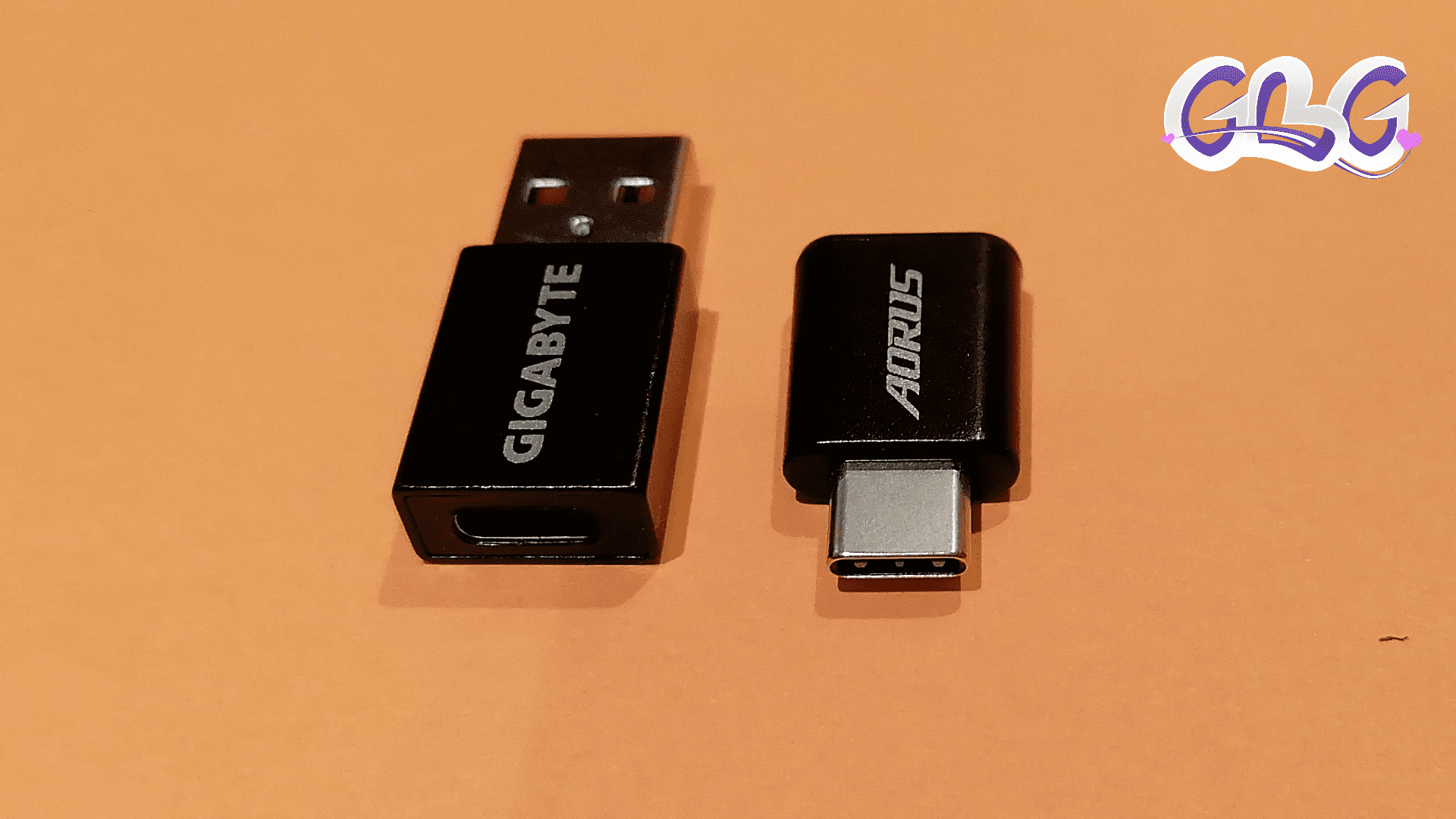 l'adaptateur USB et le "dongle 2,4GHZ"