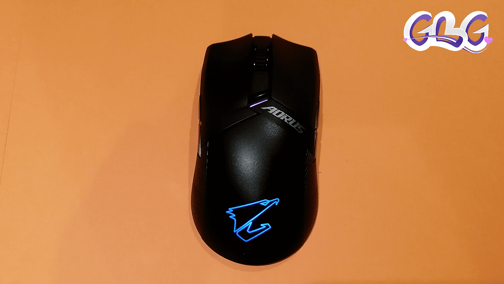 la souris est équipé de "LED RGB"
